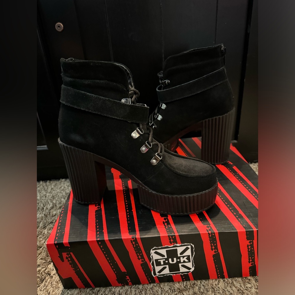 TUK Black Harness Yuni Boot. Size 8.